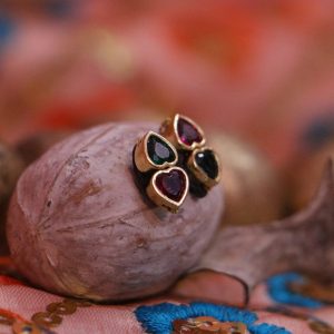 Manek panna heart kundal